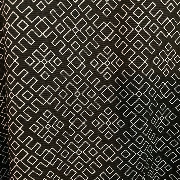Penningtons Elegant Black Patterned Women's Top - Picture 6 of 9